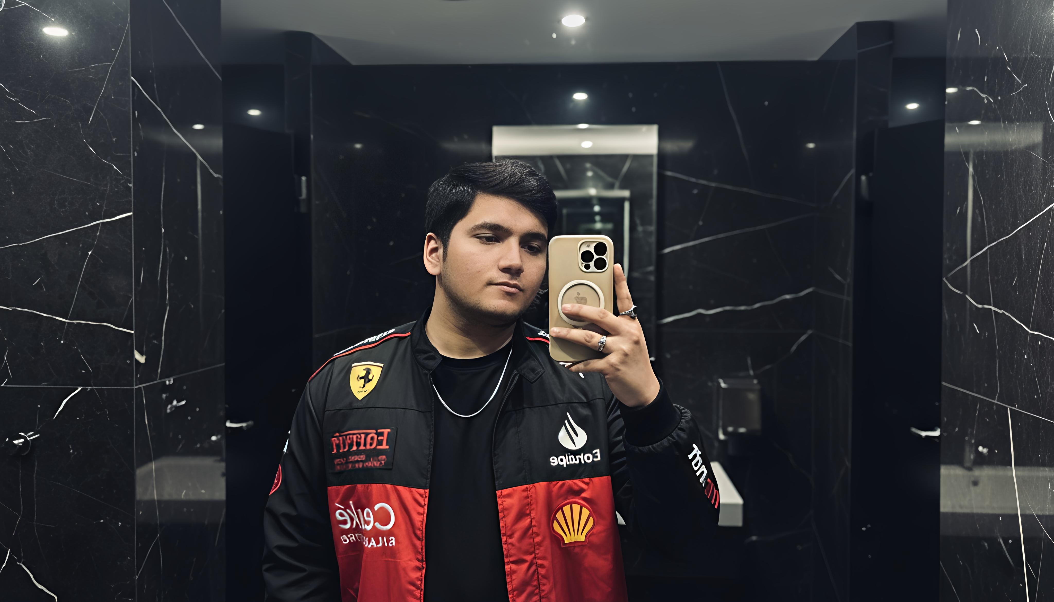 Maranello Mirror Selfie